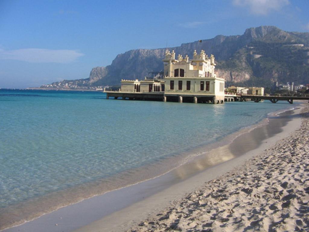 Casa Perciata - Locazione Turistica Apartment Mondello Bagian luar foto